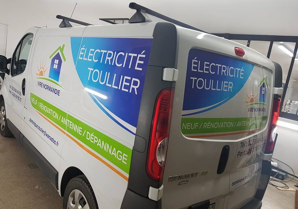 Publicité adhésive sur camion Electricité Toullier